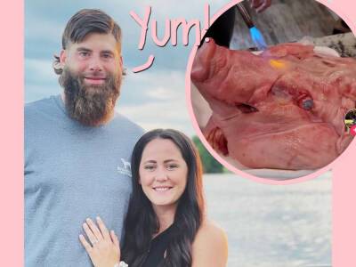 Teen Mom Fans Disgusted After Jenelle Evans' Husband Slaughters A Pig & Eats Its Eyeball On TikTok - perezhilton.com