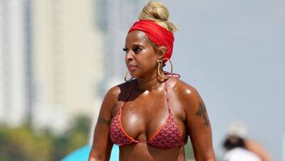 Mary J. Blige, 51, Stuns In Red Versace Bikini As She Hits The Beach In Miami – Photos - hollywoodlife.com - New York - Miami - Florida