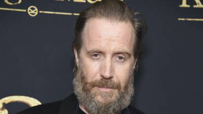 ‘Nyad’: Rhys Ifans Joins Annette Bening & Jodie Foster In Netflix Biopic From Oscar Winners Elizabeth Chai Vasarhelyi And Jimmy Chin - deadline.com - USA - Florida - Cuba - Berlin - county Foster