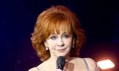 Reba McEntire admits she is 'broken hearted' after paying tribute to eight friends who died in 1991 - hellomagazine.com - Michigan