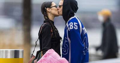 Bella Hadid shares a passionate kiss with boyfriend Marc Kalman - www.msn.com - New York