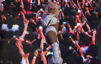 Doja Cat halts Lollapalooza set in Argentina to assist fan: “I can’t keep going if things aren’t good” - www.nme.com - USA - New York - Atlanta - Chicago - Argentina