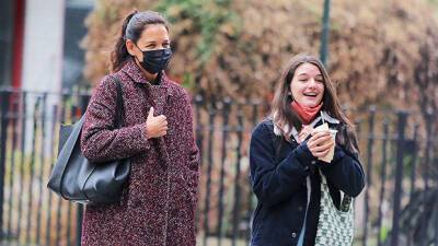Suri Cruise, 15, Cracks Up While Strolling With Mom Katie Holmes In NYC — Photo - hollywoodlife.com - New York - county Holmes