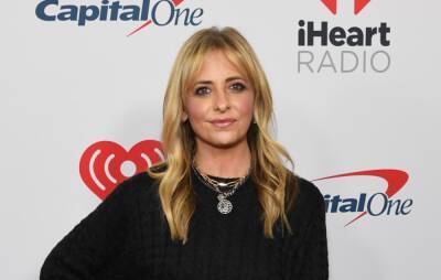 Sarah Michelle Gellar says ‘Buffy’ stars were “pitted against each other” - www.nme.com - county Chase