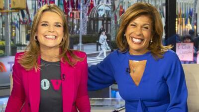 Watch Hoda Kotb and Savannah Guthrie's Surprise Guitar Performance on 'The Tonight Show' - www.etonline.com - county Guthrie - county Fallon