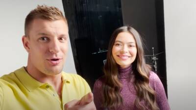 Miranda Cosgrove and Rob Gronkowski on Their Hosting Chemistry at the 2022 Kids' Choice Awards (Exclusive) - www.etonline.com