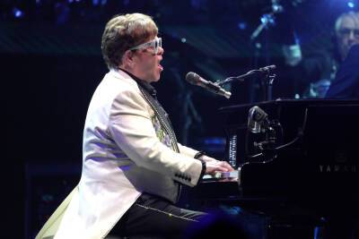 Elton John Pays Tribute To Taylor Hawkins During His Show In Iowa - etcanada.com - Colombia - state Iowa - city Bogota, Colombia