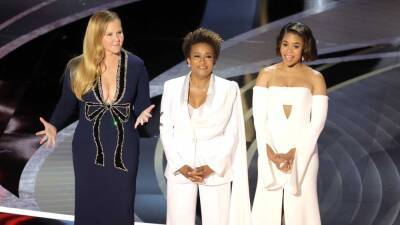 Amy Schumer, Wanda Sykes and Regina Hall Open 2022 Oscars With Sharp Political Quips - www.etonline.com - Hollywood - Florida