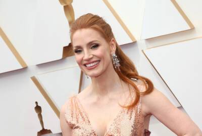 Jessica Chastain Cheers On Her ‘Tammy Faye’ Hair And Makeup Team With The Sweetest Reaction To Their Oscar Win - etcanada.com