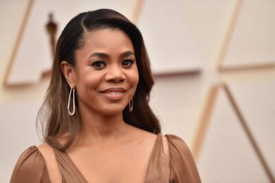 Regina Hall Calls Eligible Bachelors Backstage At The Oscars For ‘Emergency COVID Testing’ - etcanada.com