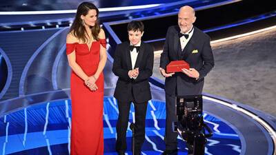 Jennifer Garner Elliot Page Reunite For 15th Anniversary Of ‘Juno’ At The Oscars - hollywoodlife.com