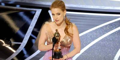 Jessica Chastain Pays Tribute to LGBTQ+ Community in Best Actress Oscar Speech - www.justjared.com
