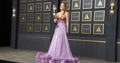 Jessica Chastain wows in stunning sequin gown at 2022 Oscars - www.msn.com - Britain