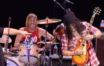 Watch Slash pay tribute to “really close friend” Taylor Hawkins at Orlando gig - www.nme.com - Mexico - Florida - Colombia