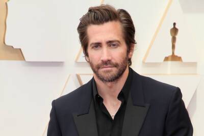 See Jake Gyllenhaal’s Reaction To Amy Schumer’s Oscars Joke About Him And Sister Maggie - etcanada.com
