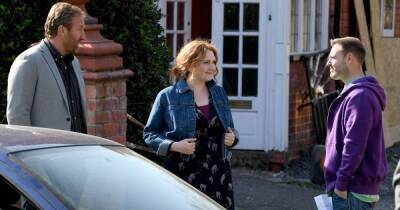 Coronation Street spoiler pictures see Fiz leave the Cobbles with boyfriend Phill - www.ok.co.uk
