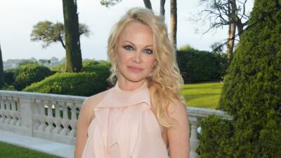 Pamela Anderson to Tell Her ‘Real Story’ in a Netflix Documentary - www.glamour.com - county Story