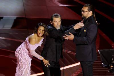 Will Smith’s Oscars slap was no worse than Regina Hall’s ‘sexist’ antics, critics say - nypost.com - county Bradley - county Cooper