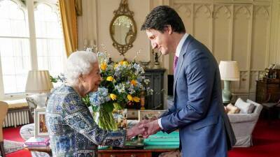 Queen Elizabeth Makes First In-Person Appearance Since Recovering From COVID-19 - www.etonline.com - Ukraine - county Windsor