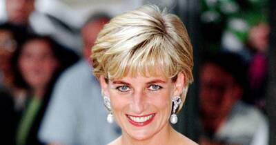 Kensington Palace’s Never-Before-Seen Portrait of Princess Diana Is Being Compared to Duchess Kate - www.usmagazine.com - Britain - county Bailey