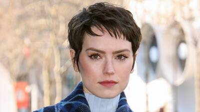 Daisy Ridley’s Pixie Cut Hair Makeover: See Her New ‘Do At PFW — Before After Pics - hollywoodlife.com - France - China