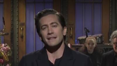 ‘SNL’: Jake Gyllenhaal Reminisces On First 2007 Appearance, Sings Celine Dion In Opening Monologue - deadline.com