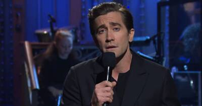 Jake Gyllenhaal Belts Celine Dion During ‘Saturday Night Live’ Return: ‘Everything Is Suddenly Coming Back’ - www.usmagazine.com - California