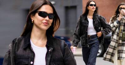 Amelia Hamlin bundles up in black suede coat and baggy jeans - www.msn.com - Britain - New York