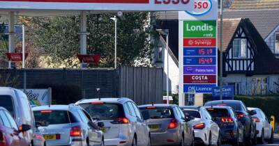 Fuel protests lead to queues at some petrol pumps - www.manchestereveningnews.co.uk - Britain - county Gray