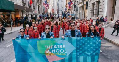 Scots theatre group bring New York Grand Central Station to standstill with tartan flash mob - www.dailyrecord.co.uk - Scotland - New York - USA - New York