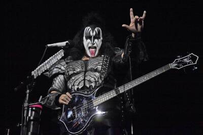 Gene Simmons Thinks Beyoncé And Bruno Mars ‘Would Pass Out’ Performing In KISS Costumes - etcanada.com