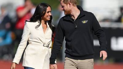 Prince Harry and Meghan Markle Show PDA, Hug Athletes, During Day Two of The Invictus Games - www.etonline.com - Britain - Ukraine - Netherlands - city Hague, Netherlands