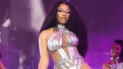 2022 Billboard Music Awards: Megan Thee Stallion, Red Hot Chili Peppers and More to Perform - www.etonline.com - Las Vegas - Puerto Rico