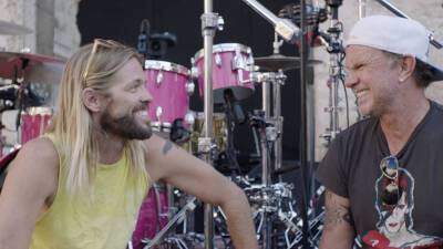 Taylor Hawkins Honored by Red Hot Chili Peppers Drummer Chad Smith in Tribute Video - variety.com - Smith - Colombia - Chad