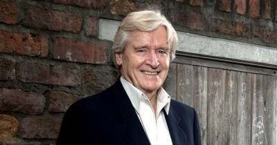 Coronation Street fans in awe over 'incredible' 90th birthday cake for Bill Roache - www.ok.co.uk