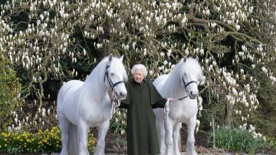 Queen Elizabeth II privately marks her 96th birthday - abcnews.go.com - Britain - California - city Sandringham