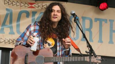 Kurt Vile turns out 'fried or sizzled out' rock tunes - abcnews.go.com - New York