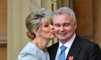 Ruth Langsford and Eamonn Holmes glam up for surprising dinner date - hellomagazine.com - Britain - Greece
