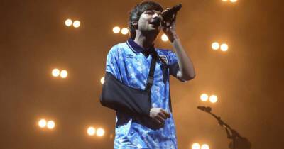 Louis Tomlinson takes to the stage for Wembley gig with arm in sling after injuring elbow - www.msn.com - Britain - USA - city Moscow
