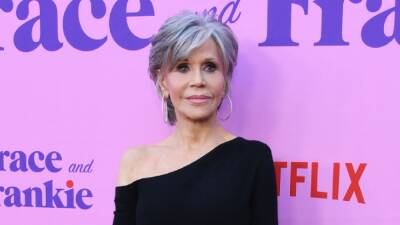 Jane Fonda Says Being 'Closer to Death' Doesn't Bother Her - www.etonline.com - county Hand