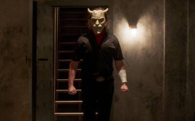 ‘The Black Phone’ Trailer: Ethan Hawke Plays A Masked Killer In ‘Doctor Strange’ Director’s Return To Horror - theplaylist.net