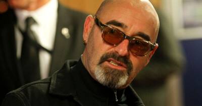 BREAKING: Oasis star Bonehead diagnosed with cancer and 'gutted' to miss gigs - www.manchestereveningnews.co.uk - Britain - Manchester - Colombia