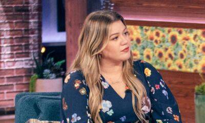 Kelly Clarkson makes surprising confession about marriage amid emotional discussion with Kaley Cuoco - hellomagazine.com