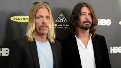 Foo Fighters Break Their Own GRAMMYs Record With 3 Wins One Week After Taylor Hawkins' Death - www.etonline.com - Colombia - city Bogota, Colombia
