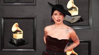 Halsey Walks the Grammys Red Carpet Four Days After Surgery - www.glamour.com