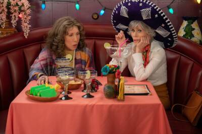 ‘Grace And Frankie’ Season 7: Jane Fonda & Lily Tomlin Grab A Cocktail For The Road In First-Look Photos - deadline.com