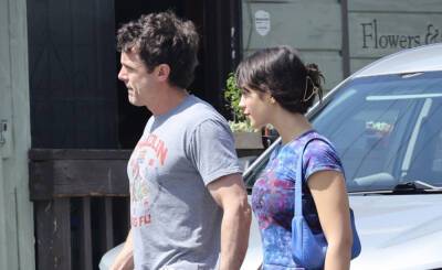 Casey Affleck Kicks Off the Week at Lunch with Girlfriend Caylee Cowan - www.justjared.com - Los Angeles - Manchester