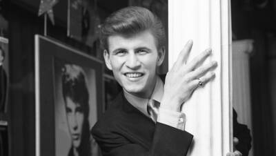 Bobby Rydell: 5 Things To Know About The Singer Dead At 79 - hollywoodlife.com