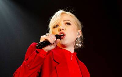 Carly Rae Jepsen teases new music with ‘Western Wind’ billboard - www.nme.com - California