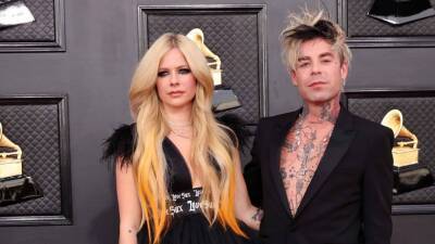 Avril Lavigne Gets Engaged to Mod Sun -- See the Unique Ring - www.etonline.com - France